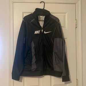 Nike sweater used but in good condition